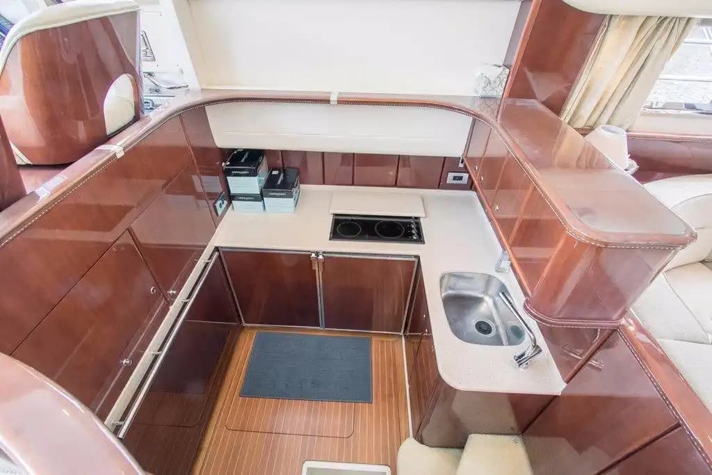 Göcek'te Princess 60 Motoryat Kiralama | 3 Kabin 6 Kişi Konaklamalı 8