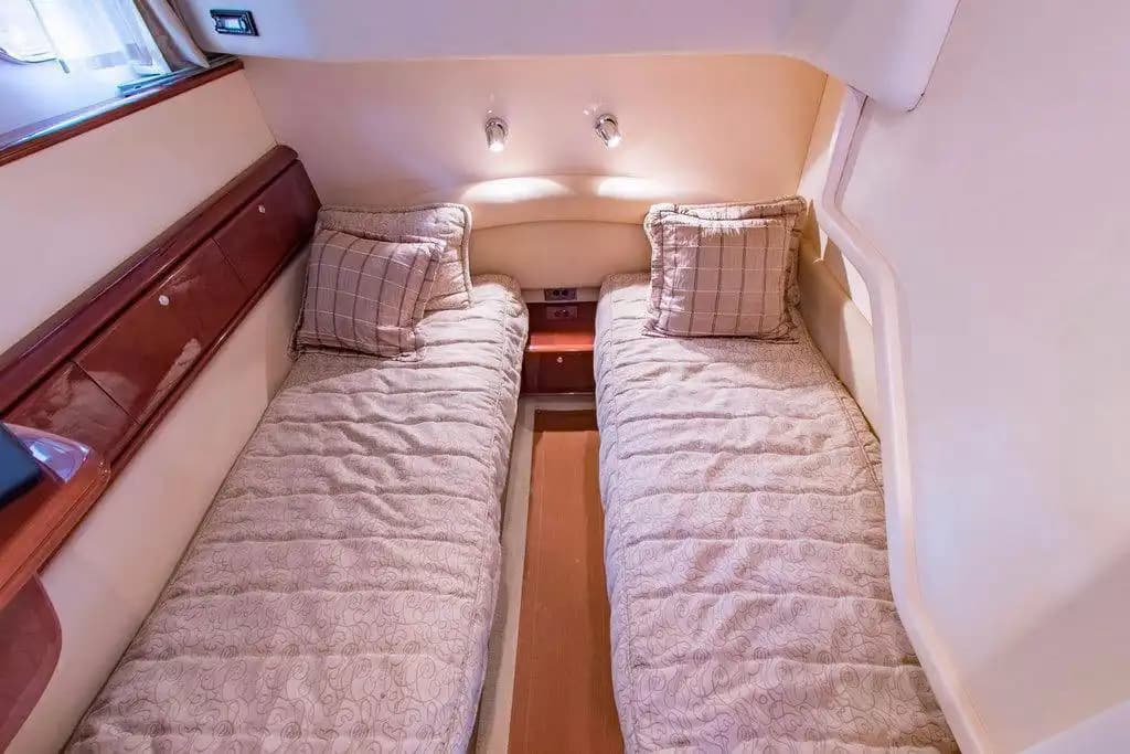 Göcek'te Princess 60 Motoryat Kiralama | 3 Kabin 6 Kişi Konaklamalı 5