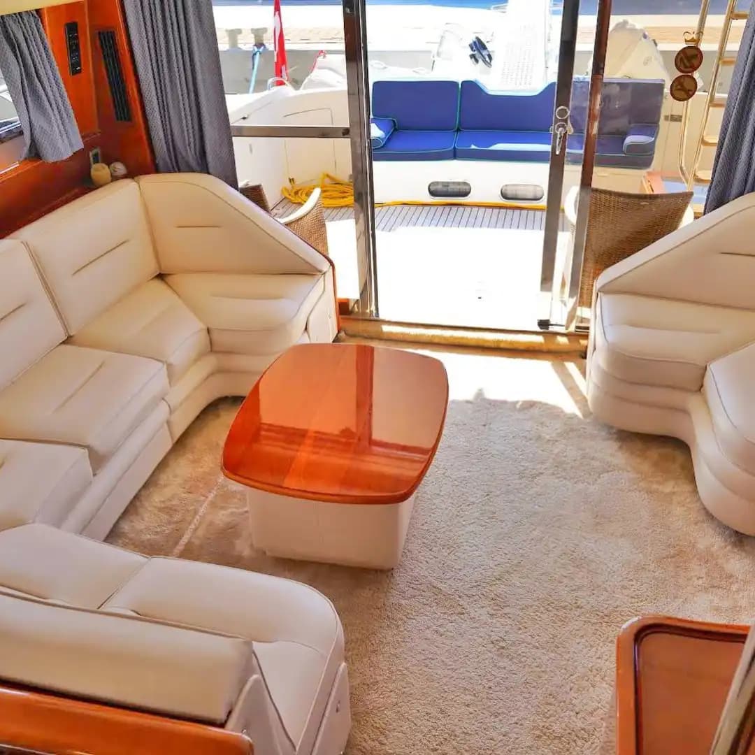 Göcek'te Princess 60 Motoryat Kiralama | 3 Kabin 6 Kişi Konaklamalı 3