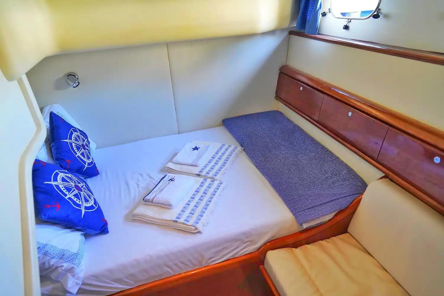 Göcek'te Princess 60 Motoryat Kiralama | 3 Kabin 6 Kişi Konaklamalı 12