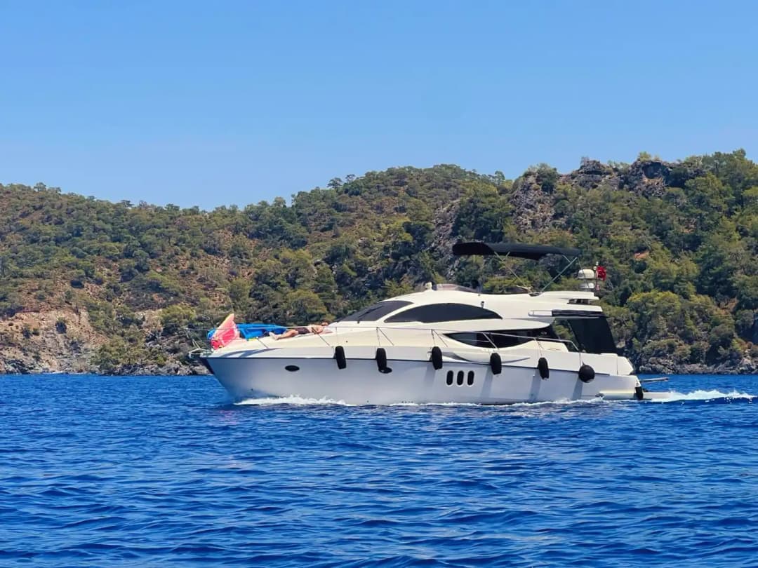 Göcek’te Lüks İtalyan Motoryat ile Unutulmaz Bir Deniz Tatili