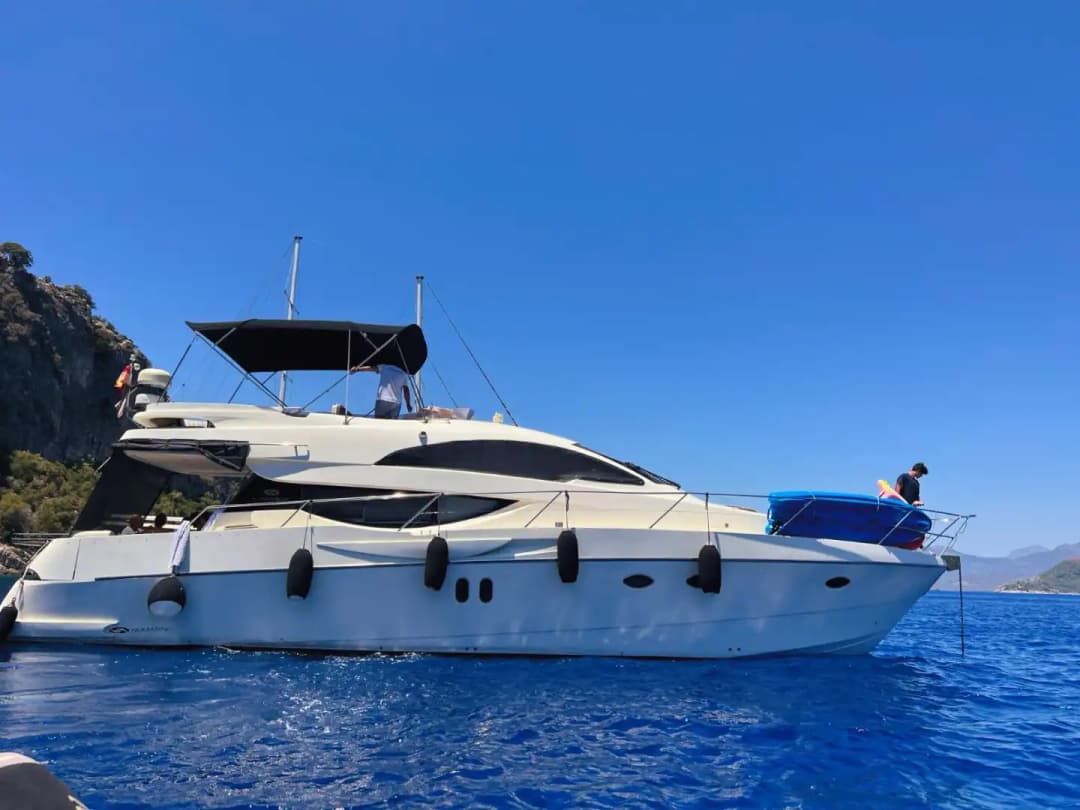 Göcek’te Lüks İtalyan Motoryat ile Unutulmaz Bir Deniz Tatili