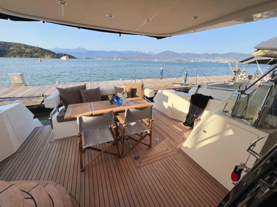 Göcek’te Lüks İtalyan Motoryat ile Unutulmaz Bir Deniz Tatili