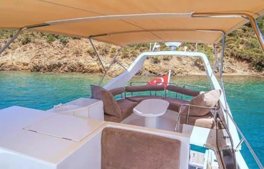 Göcek'te Diana Marka Yat ile Günübirlik veya Konaklamalı Eksiksiz Mavi Tur 3