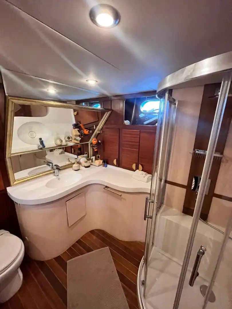 Göcek'te 27 Metrelik Lüks Motor Yat ile Unutulmaz VIP Deniz Tatili 25