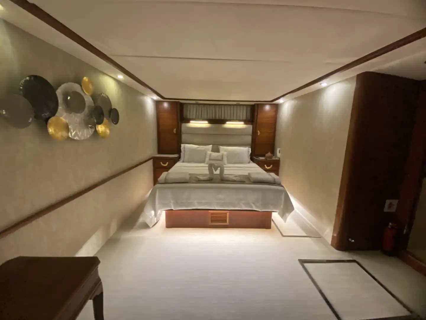 Göcek'te 27 Metrelik Lüks Motor Yat ile Unutulmaz VIP Deniz Tatili 28