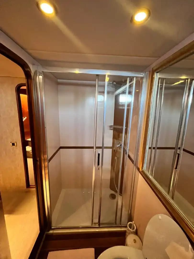Göcek'te 27 Metrelik Lüks Motor Yat ile Unutulmaz VIP Deniz Tatili 33
