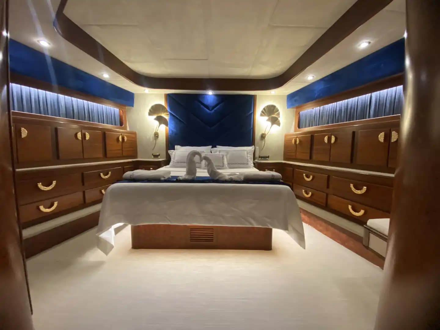 Göcek'te 27 Metrelik Lüks Motor Yat ile Unutulmaz VIP Deniz Tatili 35