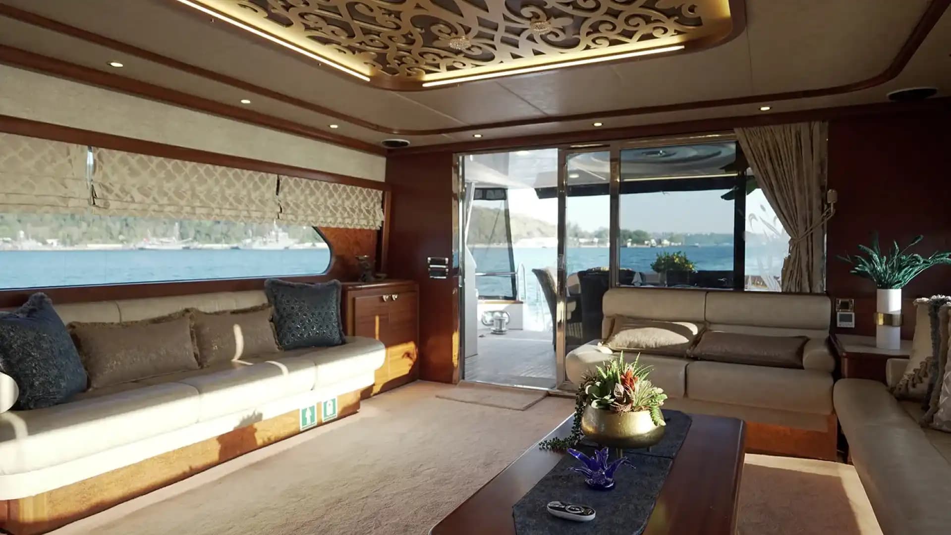 Göcek'te 27 Metrelik Lüks Motor Yat ile Unutulmaz VIP Deniz Tatili 46