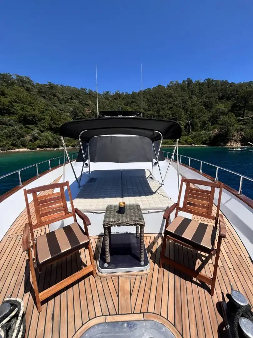 Göcek'te 27 Metrelik Lüks Motor Yat ile Unutulmaz VIP Deniz Tatili 47