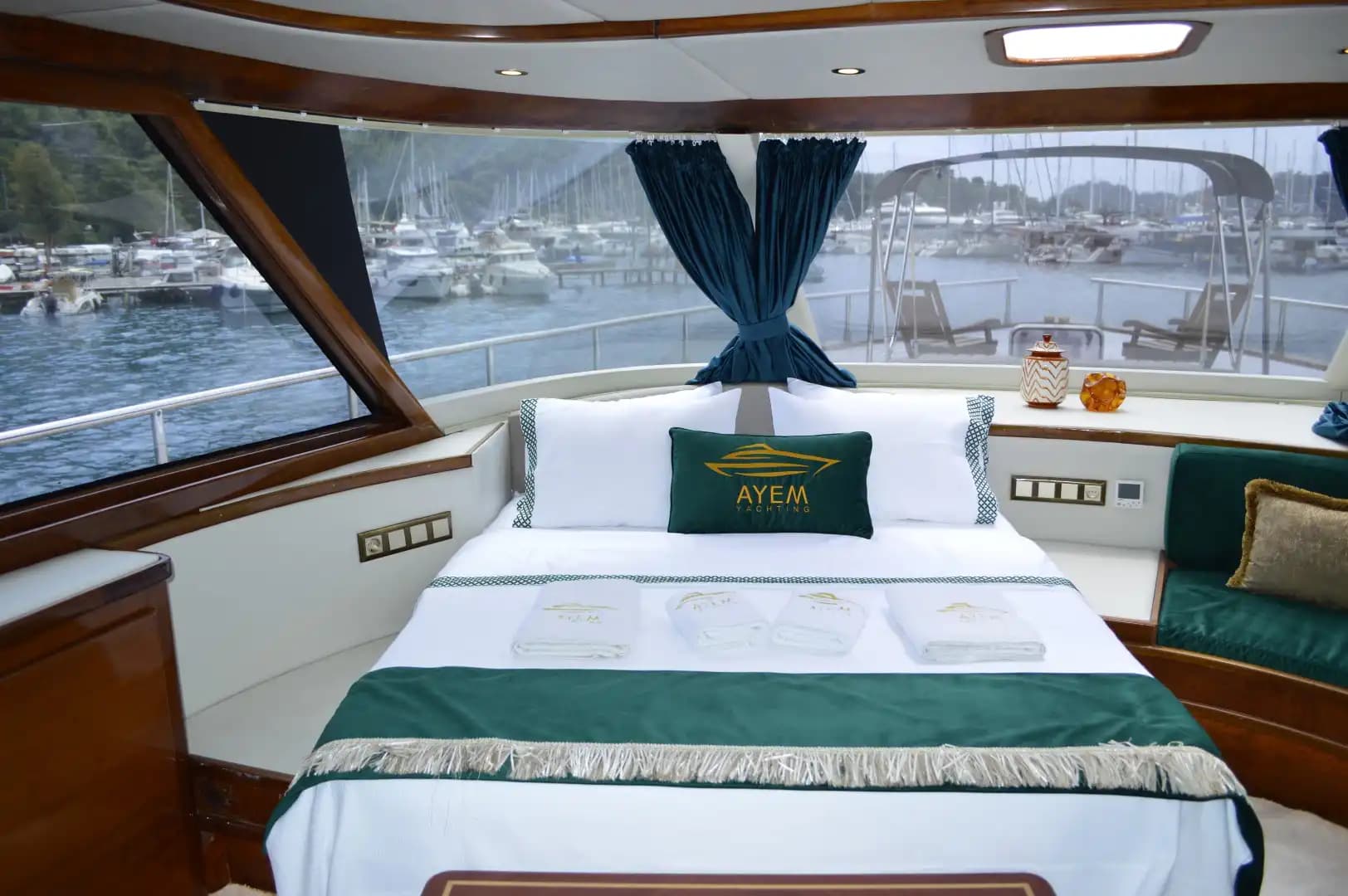 Göcek'te 27 Metrelik Lüks Motor Yat ile Unutulmaz VIP Deniz Tatili 60