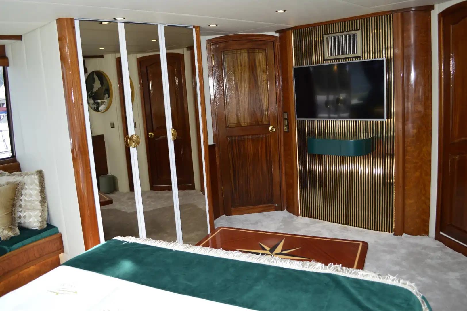 Göcek'te 27 Metrelik Lüks Motor Yat ile Unutulmaz VIP Deniz Tatili 65