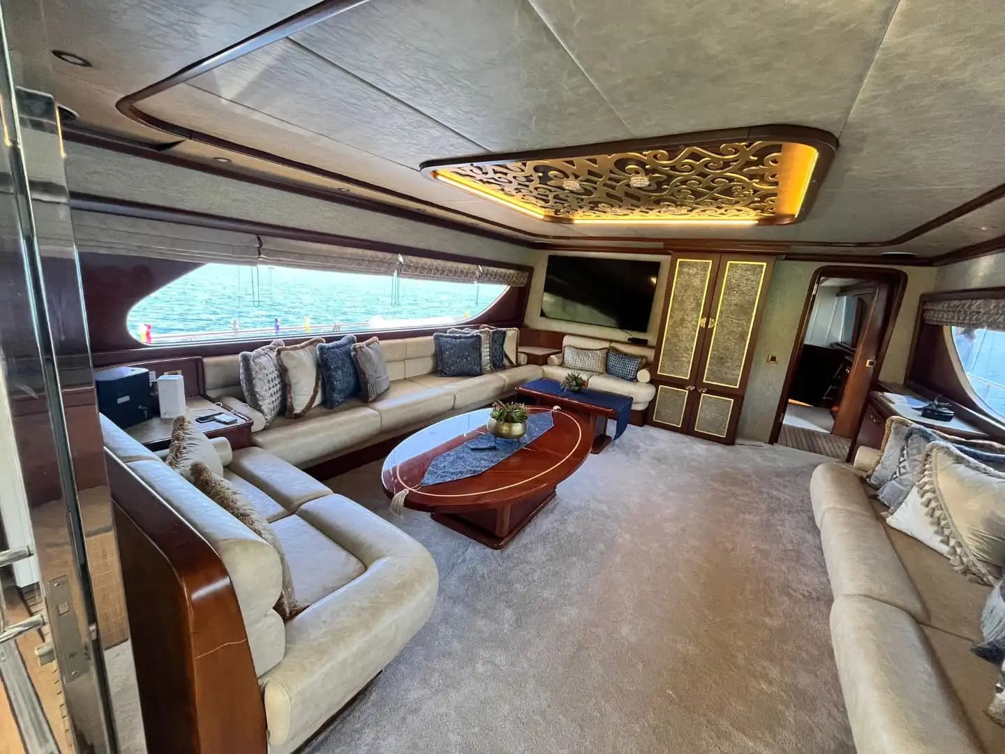 Göcek'te 27 Metrelik Lüks Motor Yat ile Unutulmaz VIP Deniz Tatili 12
