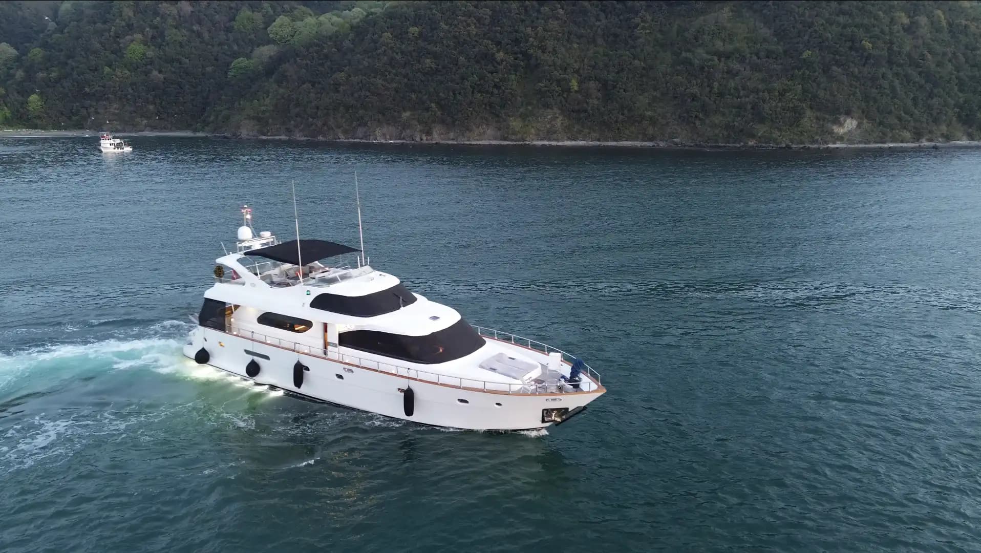 Göcek'te 27 Metrelik Lüks Motor Yat ile Unutulmaz VIP Deniz Tatili 8