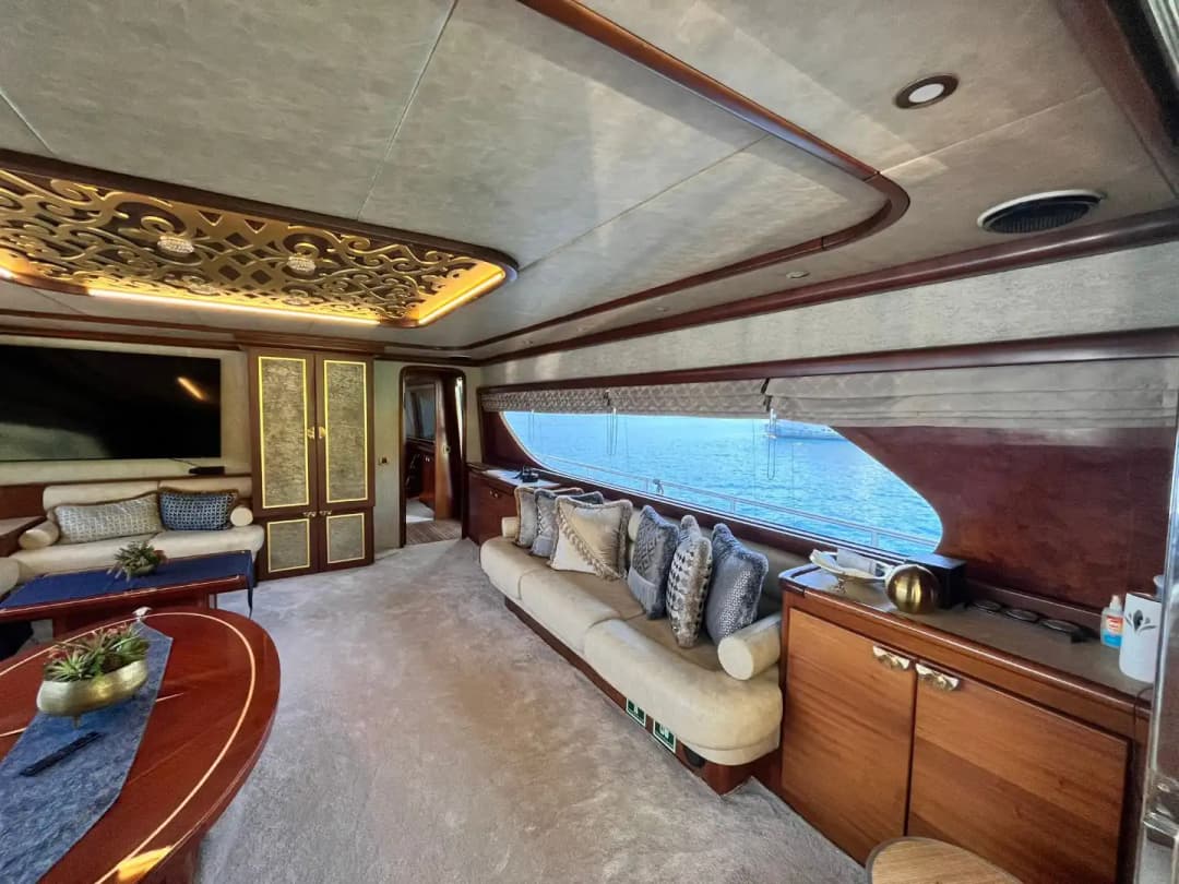 Göcek'te 27 Metrelik Lüks Motor Yat ile Unutulmaz VIP Deniz Tatili
