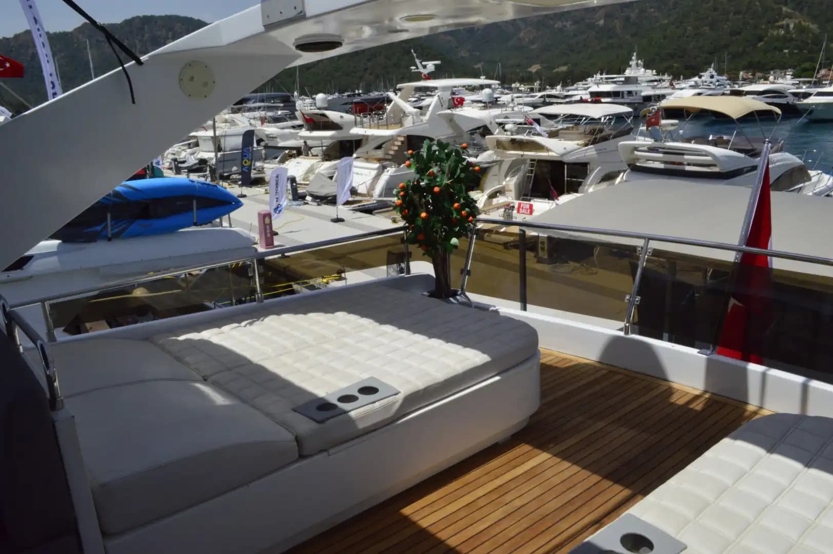 Göcek'te 27 Metrelik Lüks Motor Yat ile Unutulmaz VIP Deniz Tatili 21