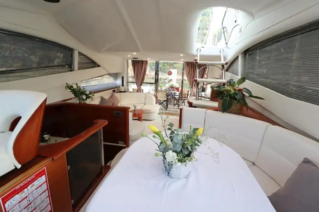 Göcek’te Lüks Princess Yat Konaklamalı Yüzme ve Gezi İçin Mükemmel Seçenek 9