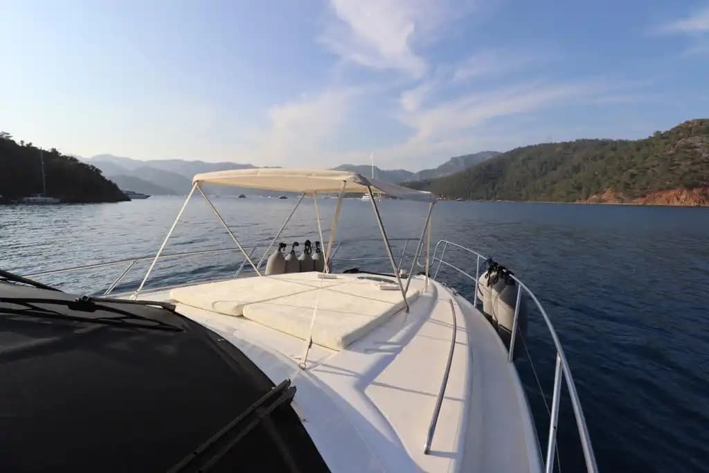 Göcek’te Lüks Princess Yat Konaklamalı Yüzme ve Gezi İçin Mükemmel Seçenek 11