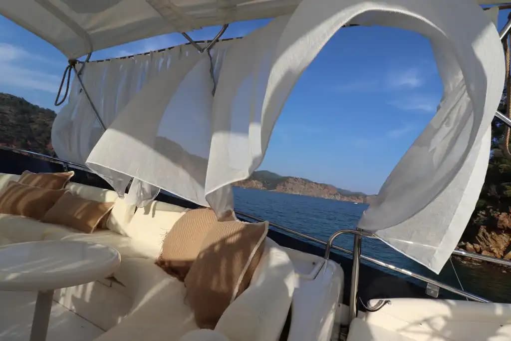 Göcek’te Lüks Princess Yat Konaklamalı Yüzme ve Gezi İçin Mükemmel Seçenek 19
