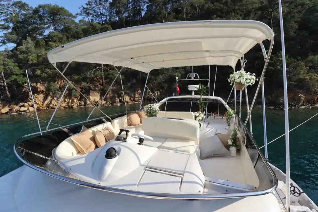 Göcek’te Lüks Princess Yat Konaklamalı Yüzme ve Gezi İçin Mükemmel Seçenek 22