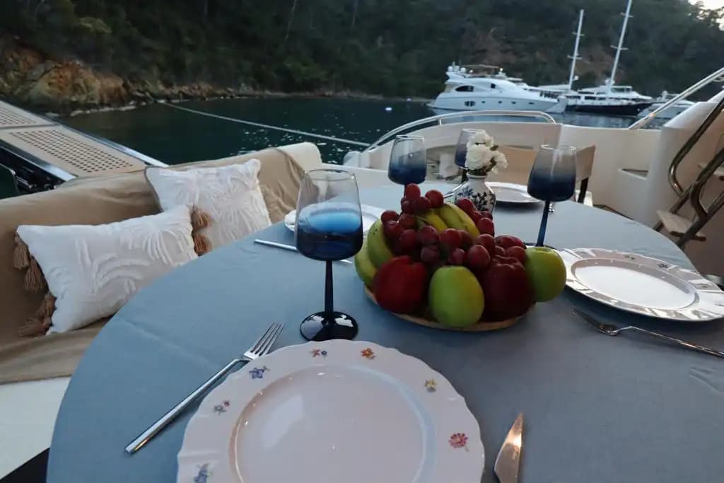 Göcek’te Lüks Princess Yat Konaklamalı Yüzme ve Gezi İçin Mükemmel Seçenek 6