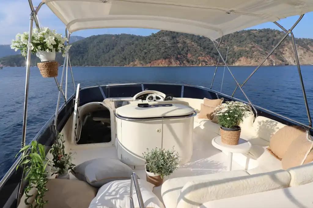 Göcek’te Lüks Princess Yat Konaklamalı Yüzme ve Gezi İçin Mükemmel Seçenek 7
