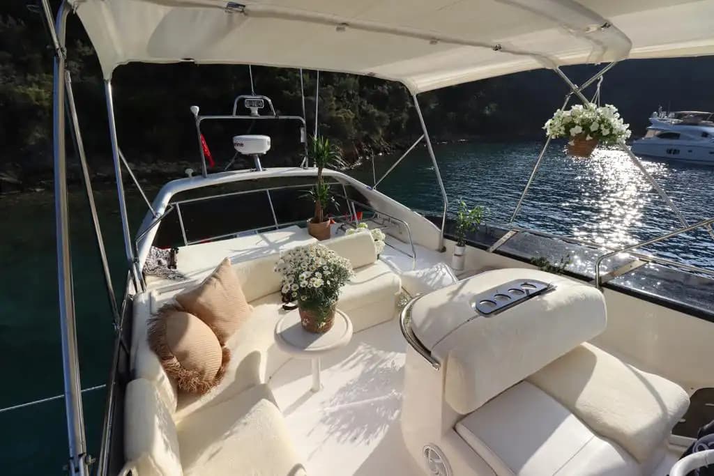Göcek’te Lüks Princess Yat Konaklamalı Yüzme ve Gezi İçin Mükemmel Seçenek 23