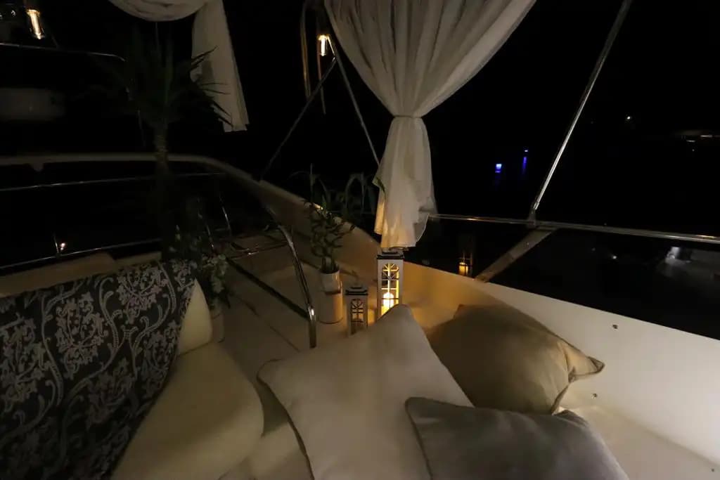 Göcek’te Lüks Princess Yat Konaklamalı Yüzme ve Gezi İçin Mükemmel Seçenek 14