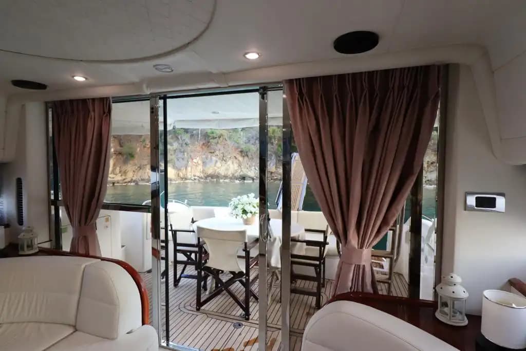 Göcek’te Lüks Princess Yat Konaklamalı Yüzme ve Gezi İçin Mükemmel Seçenek