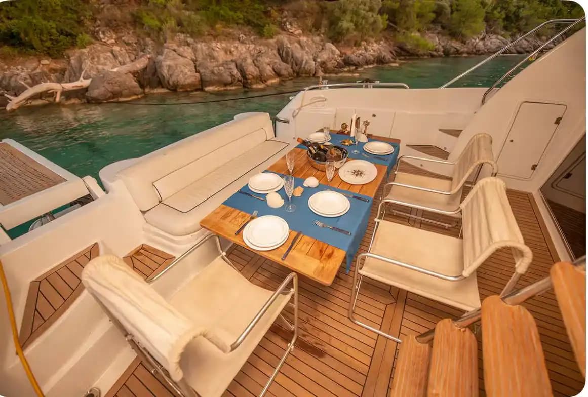 Göcek’te Azimut Lüks Yat ile Unutulmaz Bir Mavi Yolculuk Deneyimi 5