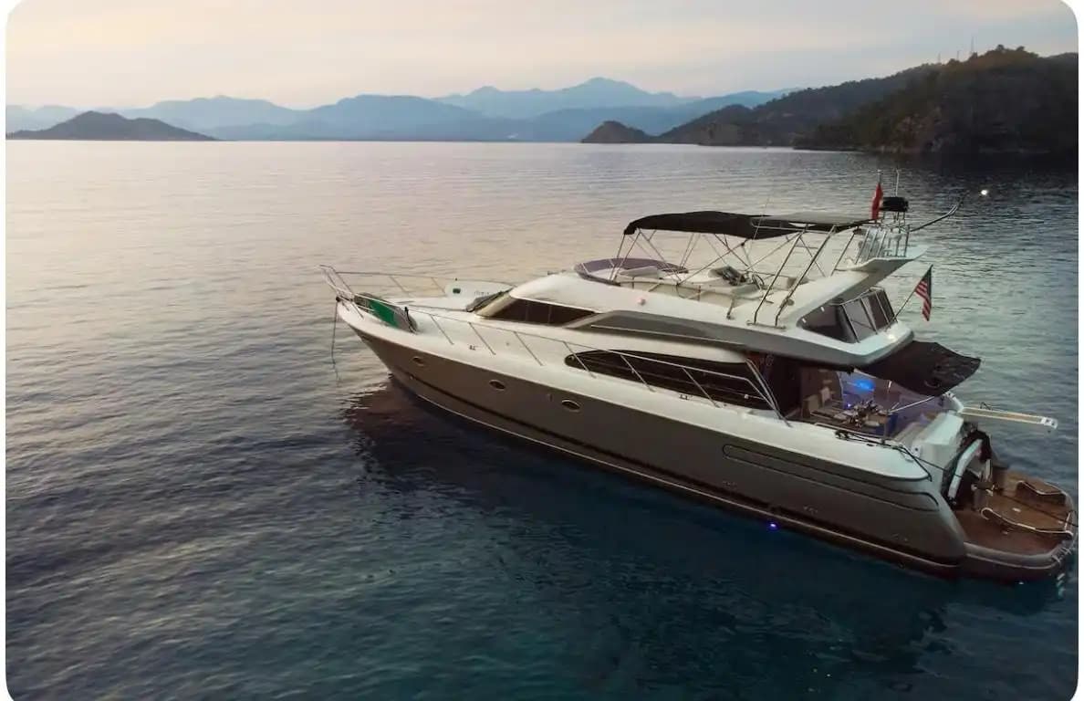 Göcek’te Azimut Lüks Yat ile Unutulmaz Bir Mavi Yolculuk Deneyimi - Teknede Parti