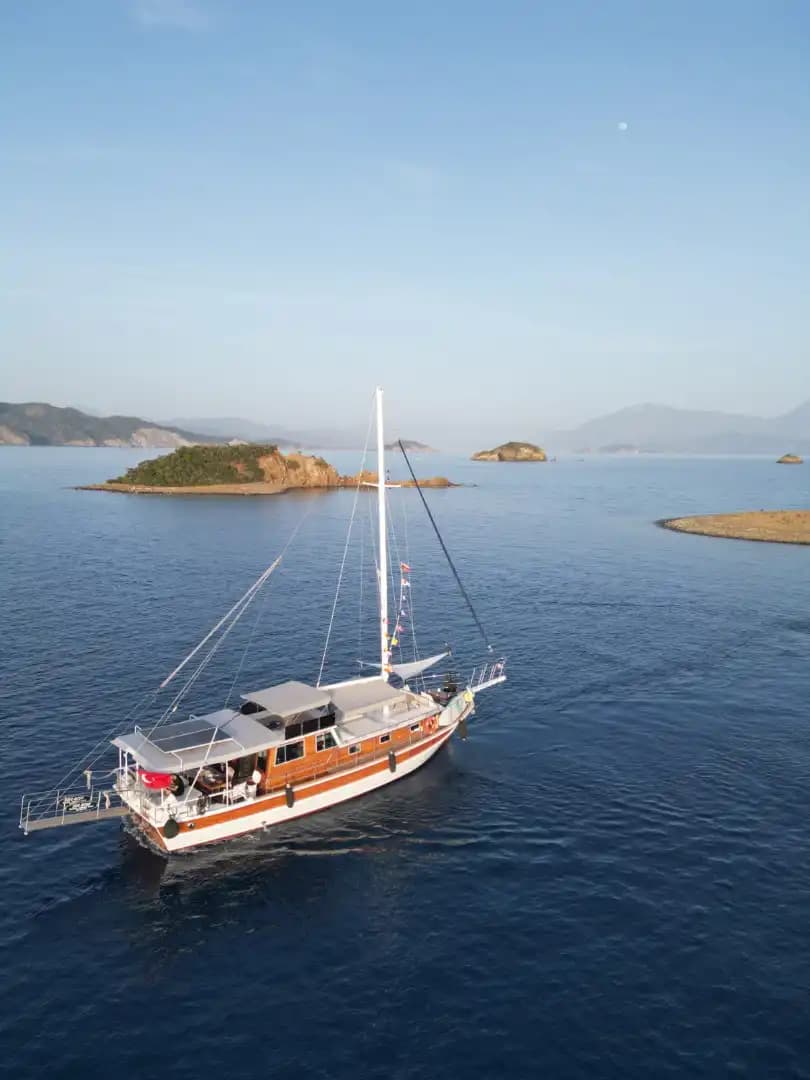 Göcek’te Günübirlik Tekne Kiralama (8 Kişilik) | 12 Adalar Yakıt Dahil 2
