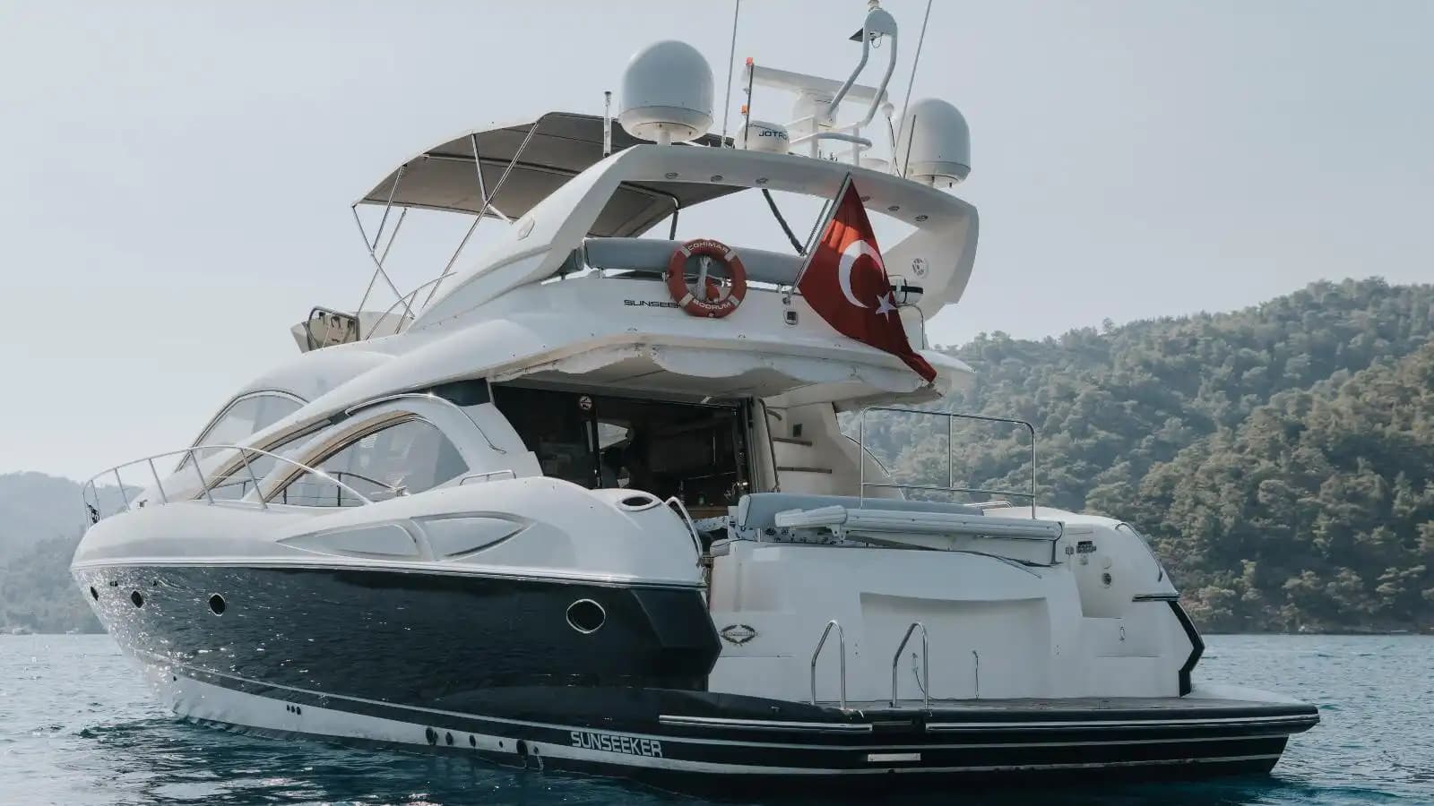 Göcek’te Romantik Bir Deniz Kaçamağı İçin İdeal Yat 2