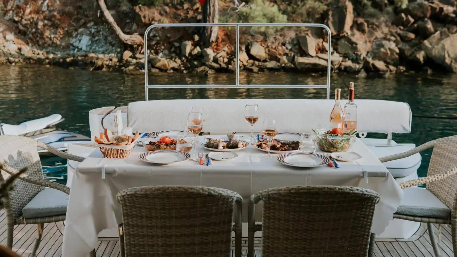 Göcek’te Romantik Bir Deniz Kaçamağı İçin İdeal Yat 7