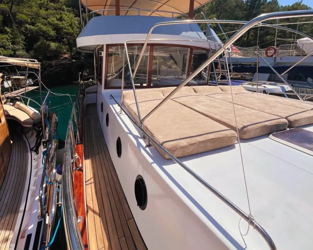 Göcek’te Ekstra Konforlu Gulet Kiralama – 10 Kişiye Kadar!