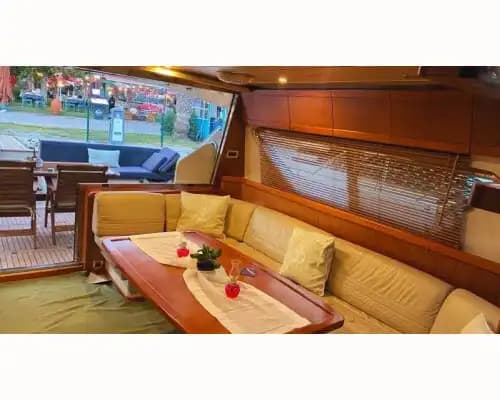 Göcek'te 3 Kabinli Feretti Yat – 6 Kişilik Konforlu ve Şık Bir Tatil 6
