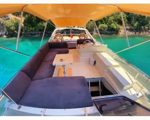 Göcek'te 3 Kabinli Feretti Yat – 6 Kişilik Konforlu ve Şık Bir Tatil 9