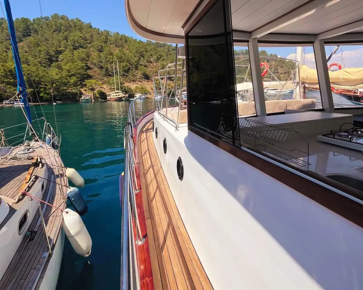 Göcek’te Ekstra Konforlu Gulet Kiralama – 10 Kişiye Kadar! 8