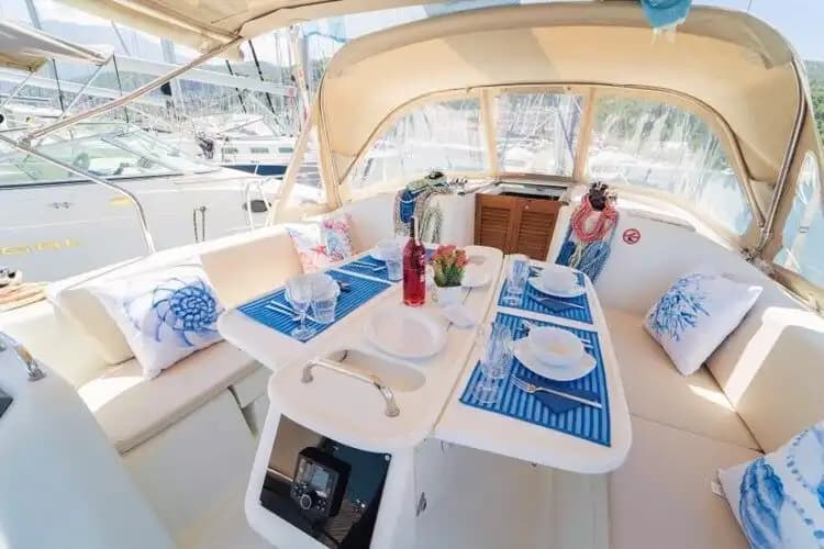 Göcek’te 14 Metrelik Bavaria Yelkenli ile Unutulmaz Bir Deniz Macerası 8