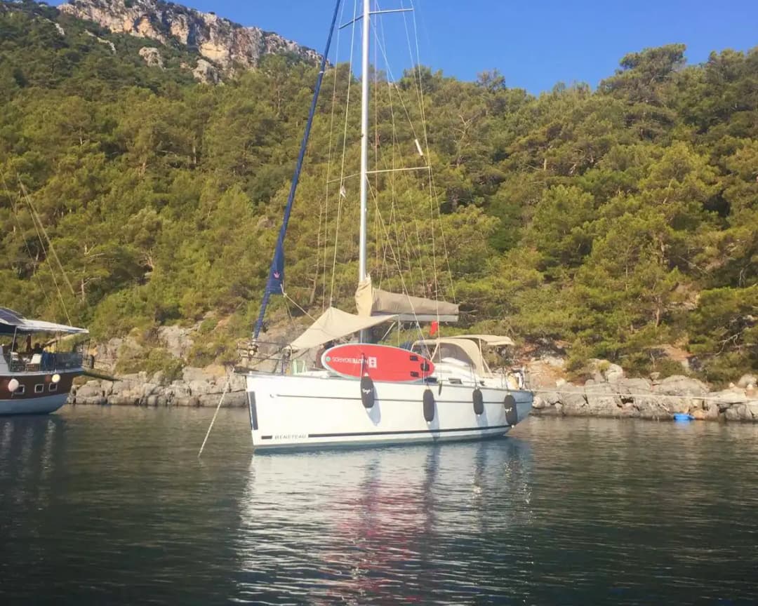 Göcek’te 14 Metrelik Bavaria Yelkenli ile Unutulmaz Bir Deniz Macerası
