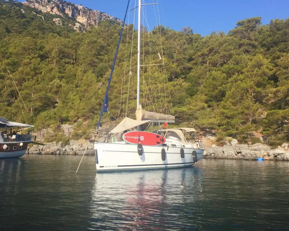 Göcek’te 14 Metrelik Bavaria Yelkenli ile Unutulmaz Bir Deniz Macerası 3