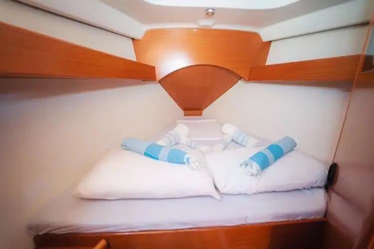 Göcek’te 14 Metrelik Bavaria Yelkenli ile Unutulmaz Bir Deniz Macerası 12