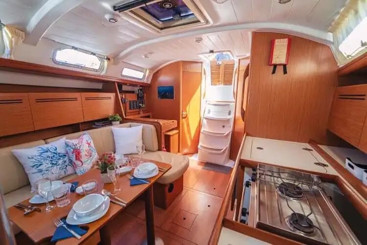 Göcek’te 14 Metrelik Bavaria Yelkenli ile Unutulmaz Bir Deniz Macerası 11