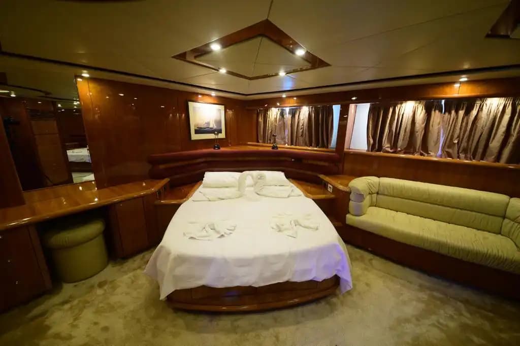 Göcek’te 24,5 Metrelik Sunseeker Motoryat Günübirlik veya Konaklamalı Kiralama 15