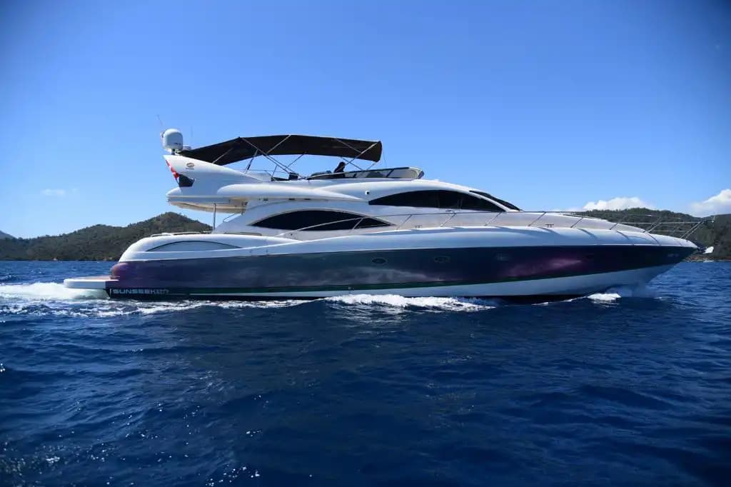 Göcek’te 24,5 Metrelik Sunseeker Motoryat Günübirlik veya Konaklamalı Kiralama 13