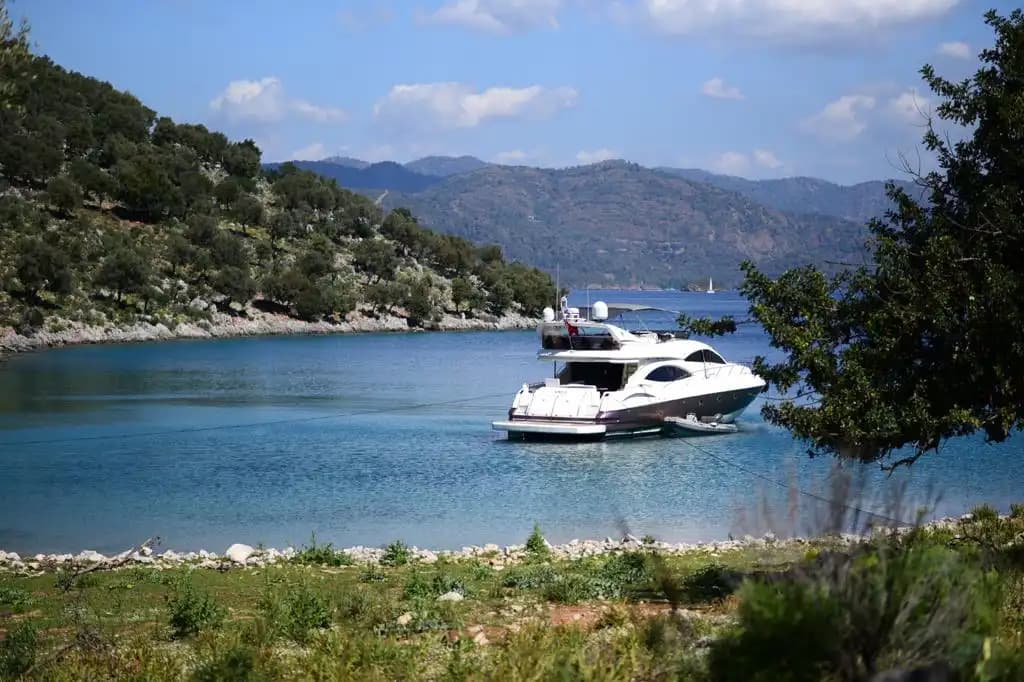 Göcek’te 24,5 Metrelik Sunseeker Motoryat Günübirlik veya Konaklamalı Kiralama 26