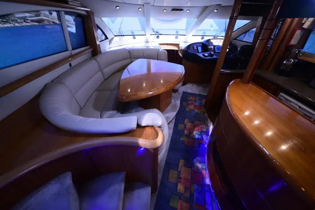 Göcek’te 24,5 Metrelik Sunseeker Motoryat Günübirlik veya Konaklamalı Kiralama 6