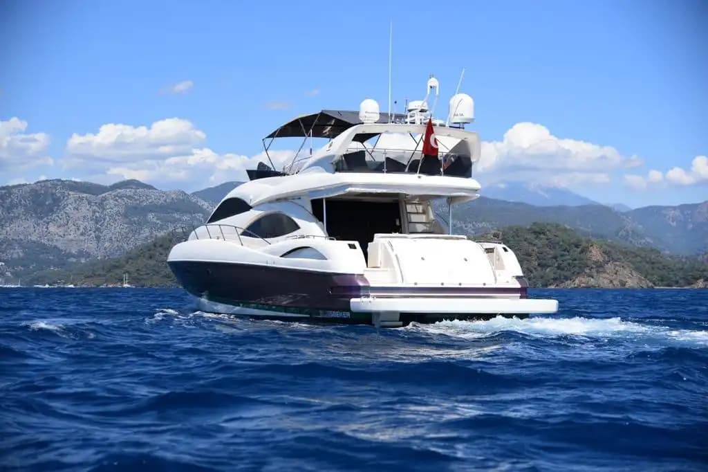 Göcek’te 24,5 Metrelik Sunseeker Motoryat Günübirlik veya Konaklamalı Kiralama 10