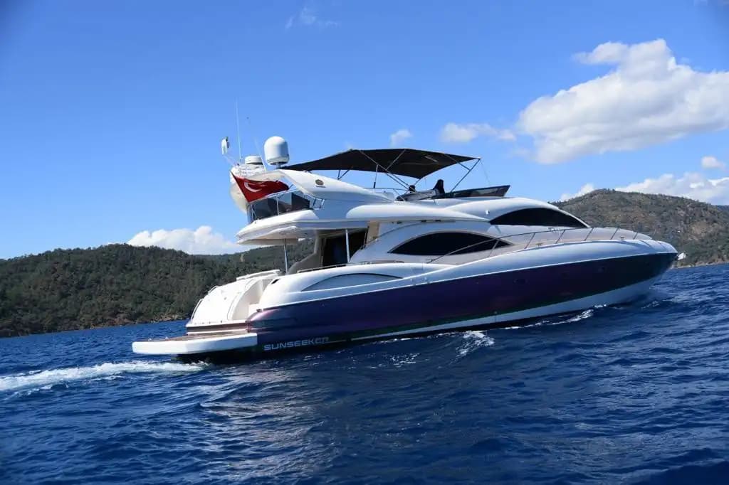 Göcek’te 24,5 Metrelik Sunseeker Motoryat Günübirlik veya Konaklamalı Kiralama 11