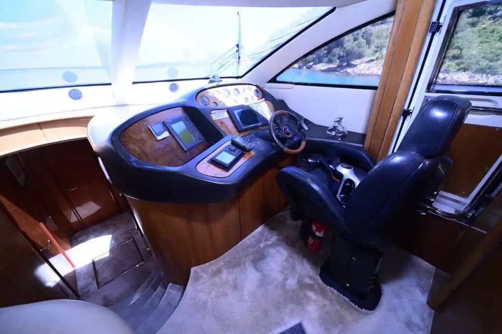 Göcek’te 24,5 Metrelik Sunseeker Motoryat Günübirlik veya Konaklamalı Kiralama 22